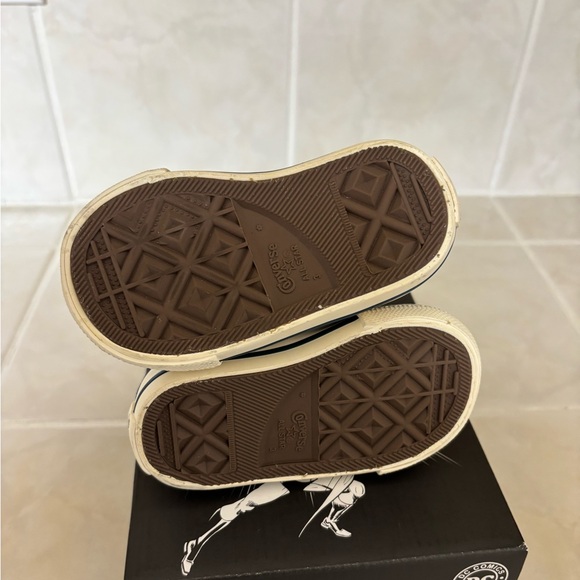 Baby Superman Converse - Picture 2 of 6